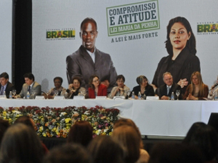 Solenidade de lançamento nacional da Campanha Compromisso e Atitude pela Lei Maria da Penha (DF, 07/08/2012) (Foto: ABr)315x236 Solenidade de lançamento nacional da Campanha Compromisso e Atitude pela Lei Maria da Penha (DF, 07/08/2012) (Foto: ABr)