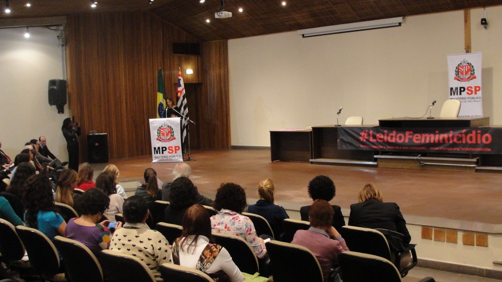 Ministério Público de São Paulo lança coleta de assinaturas pela tipificação do feminicídio (Foto: Géssica Brandino)
