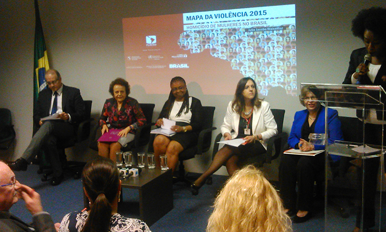 Mesa autoridades_MapadaViolencia2015_GessicaBrandino