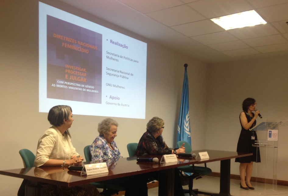 Mesa de abertura no lançamento das diretrizes nacionais sobre feminicidio, realizado em Brasilia em 08 de abril de 2016